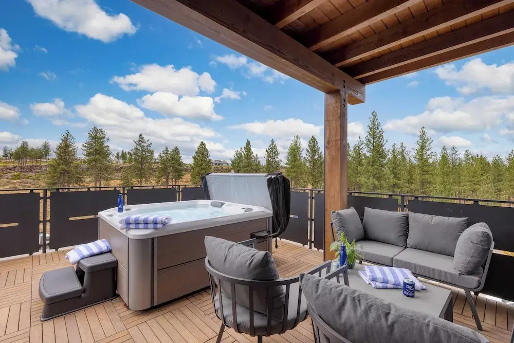 2 Units Minutes to Old Bend, Deck + Hot Tub 1204 Skyline Ranch by Avantstay