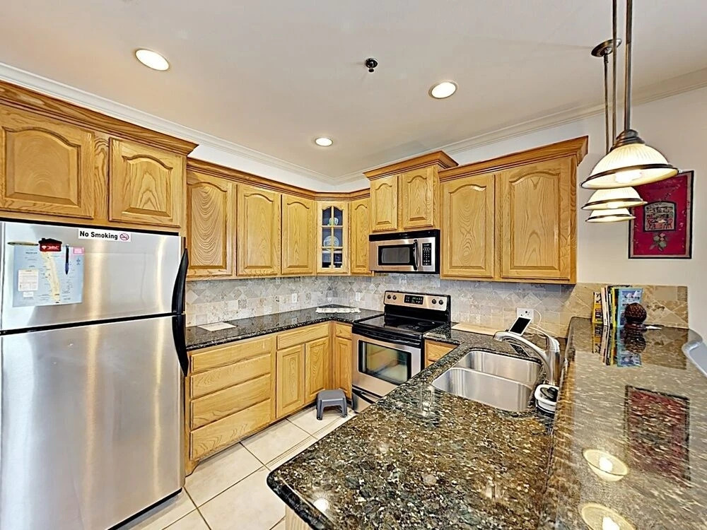 New Listing! Updated W/ Pool, Walk To Beach 2 Bedroom Condo