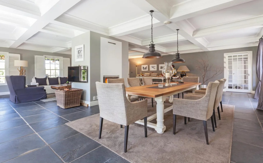 14 on Klein Constantia, Adults only