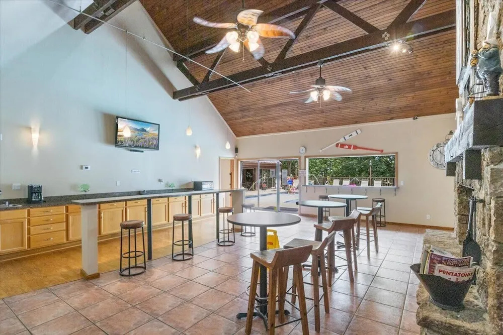 Lakefront Condo Indoor Pool, Sauna, & Pickle Ball