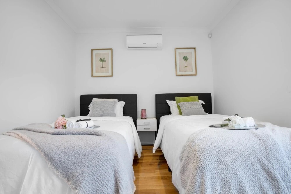 AU.JOY 3 Bed Townhouse Burwood 1