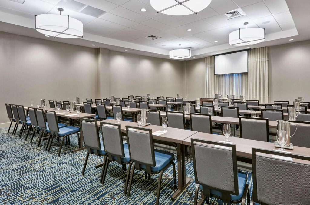 DoubleTree by Hilton Charlotte Gateway Village