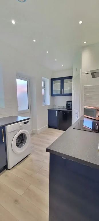 Dagenham - House - Sleeps 4 - Garden - City Centre