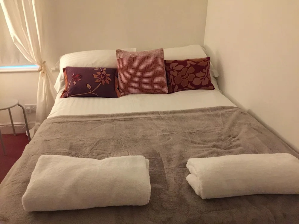 Cosy Cottage Sleeps 6 Suit Families, Contractors, Couples
