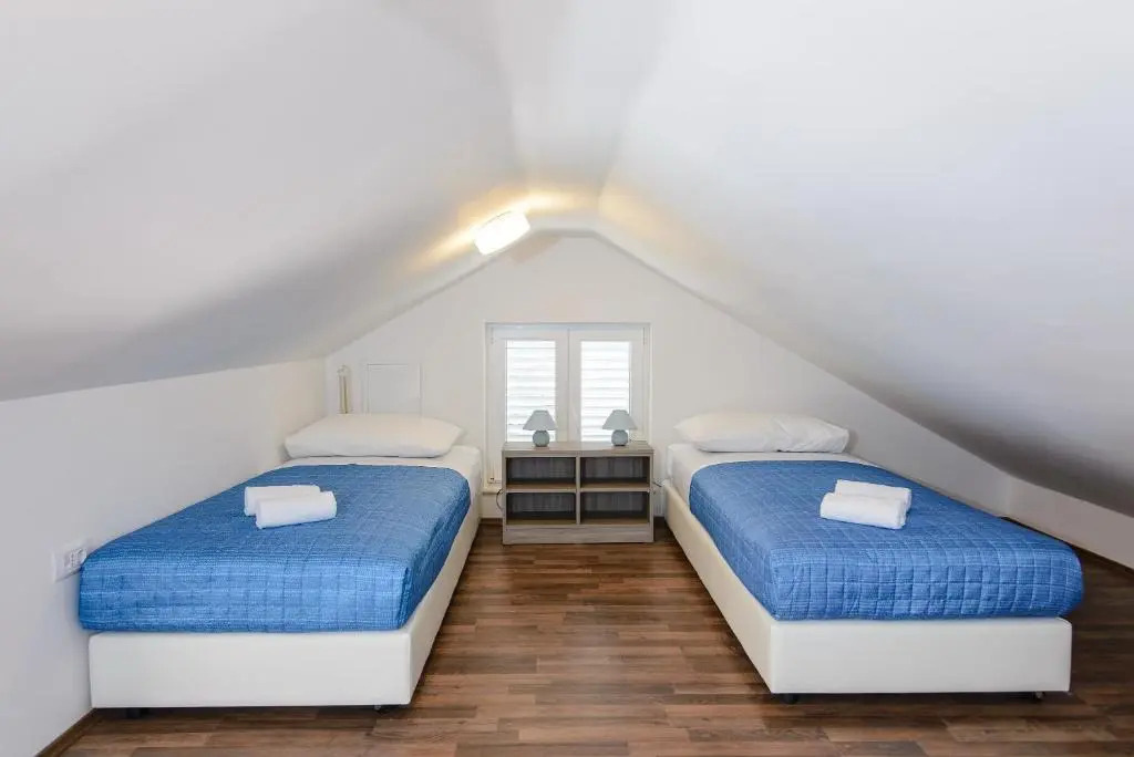 Apartment Violeta 2 with parking