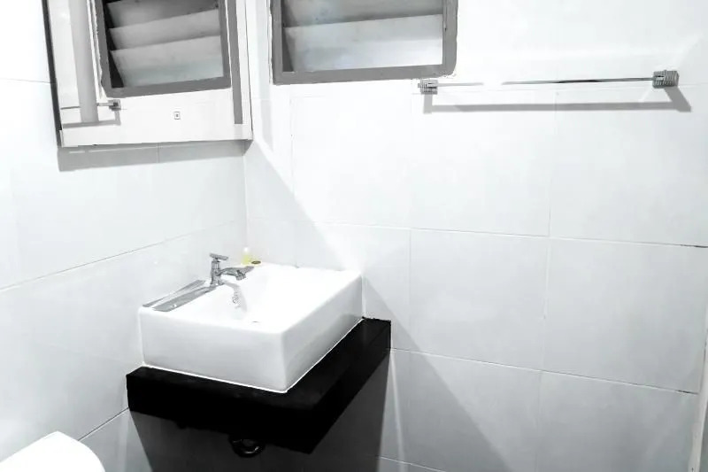 Roomquest Don Muang Airport
