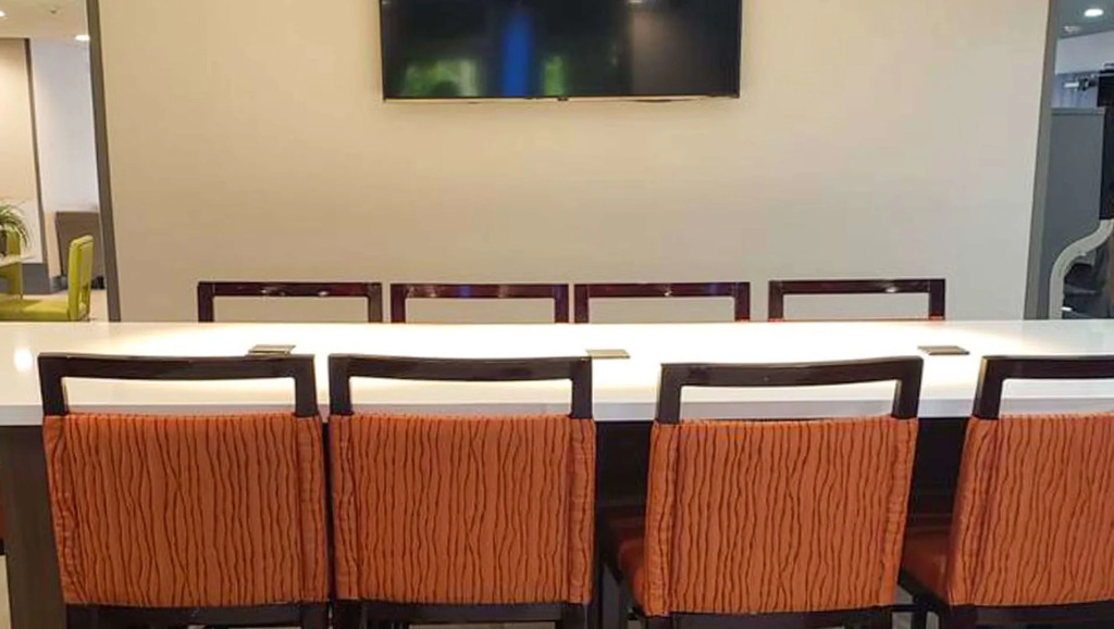 Alexis Inn and Suites Hotel