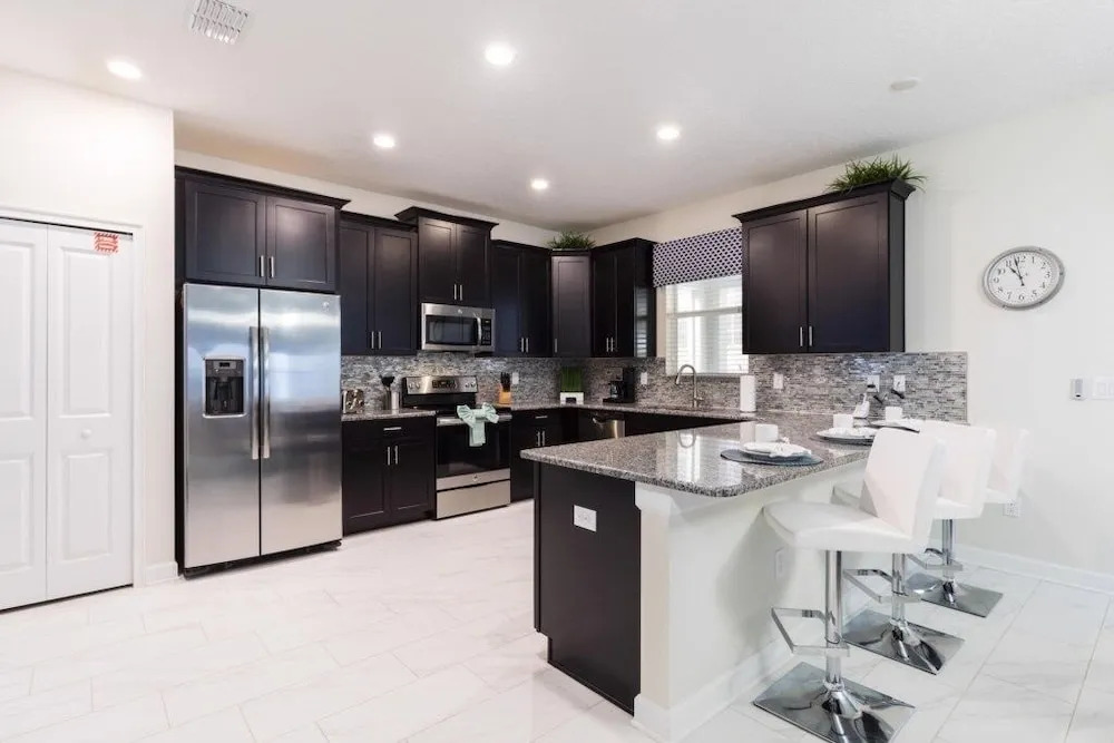 Refreshing 6 Bed Pool Home With Game Room Pool/spa 6 Bedroom Condo by RedAwning
