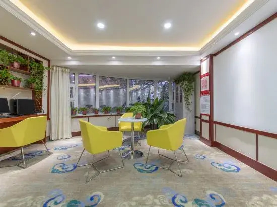 Super 8 Hotel (Weifang Lutai Convention & Exhibition Center Gudejin)