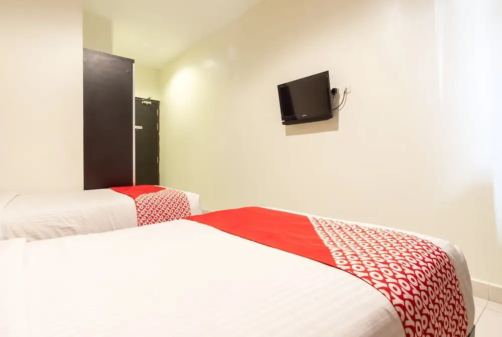 RedDoorz Plus near Cambridge City Square 2 Medan