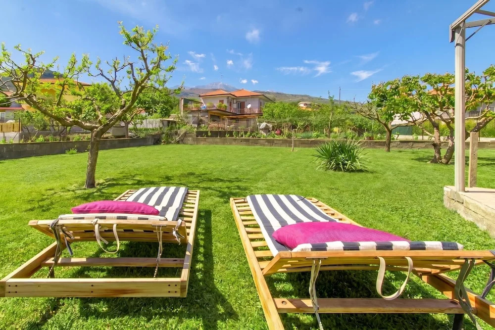 Villa With Volcano View - Happy Rentals