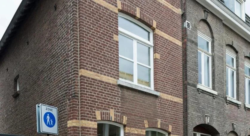 The Maastricht Treat(-y) Town House