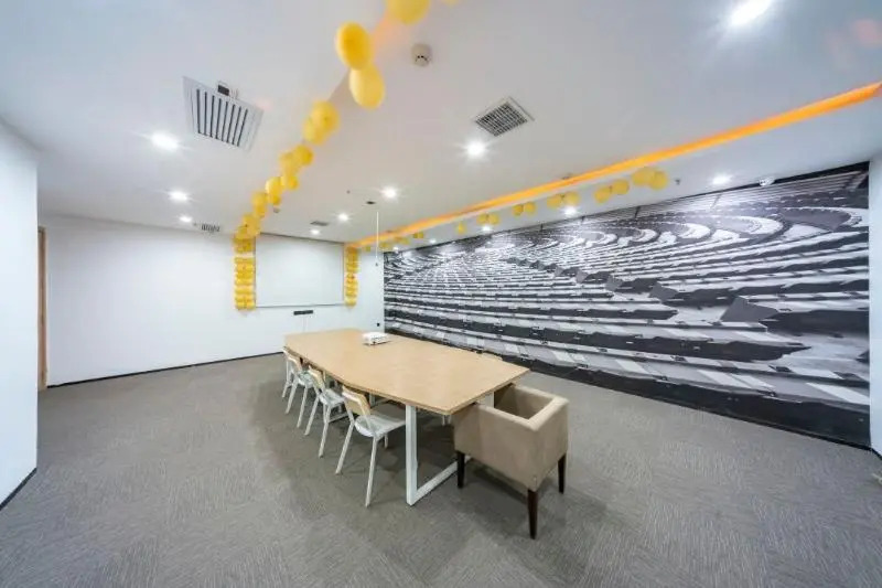 ibis Xinzhou Qiyi Road Hotel