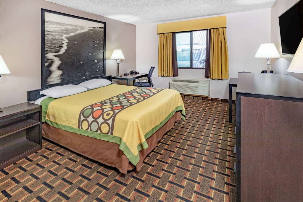 Super 8 by Wyndham League City Kemah Area