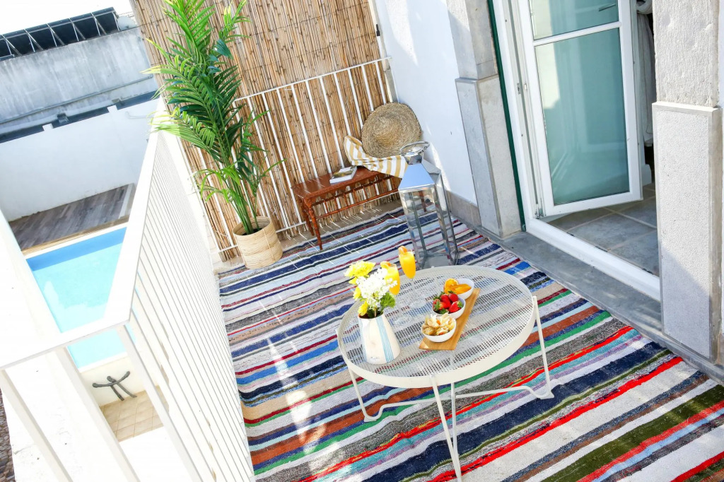 Hot Breeze Apartment