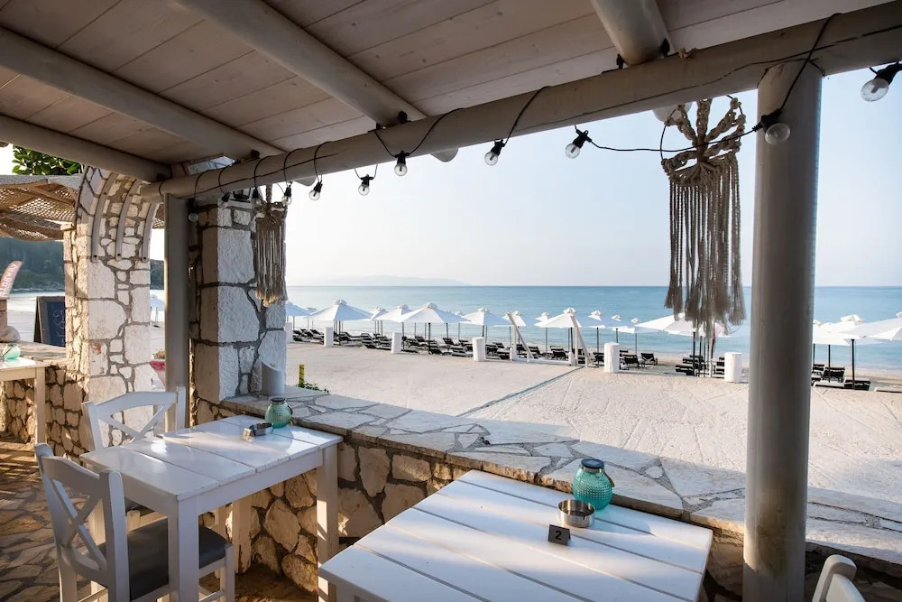 Thomatos Apartments Lourdas Beach