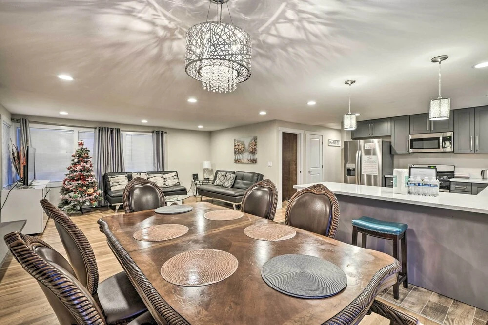 Spacious Kent Home ~ 17 Mi to Dtwn Seattle!