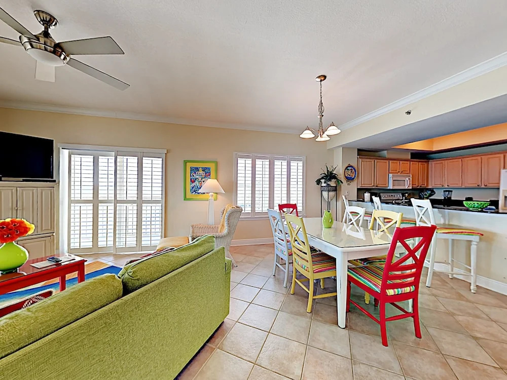 931 W Beach Blvd Condo by RedAwning