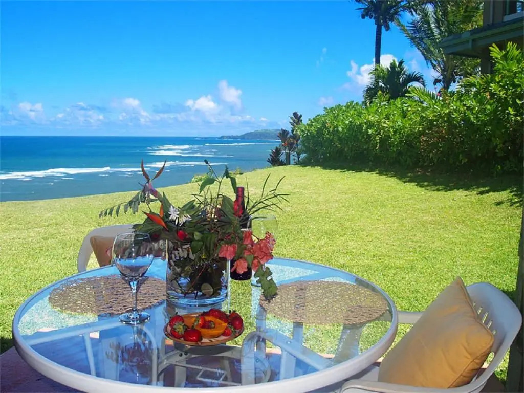 Sealodge J1-ground floor with oceanfront views, king bed, pool & more