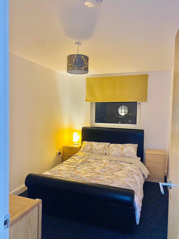 Unique view of Anfield stadium - Charming 2 bedroom apartment in Liverpool with parking