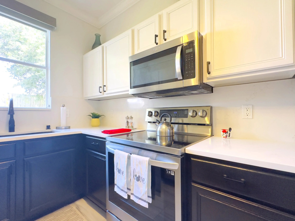 Luxury Home 4 Bd Minutes from Disney (1042), Davenport, US