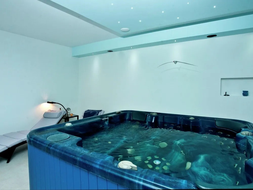 Modern Apartment with Private Pool in Split