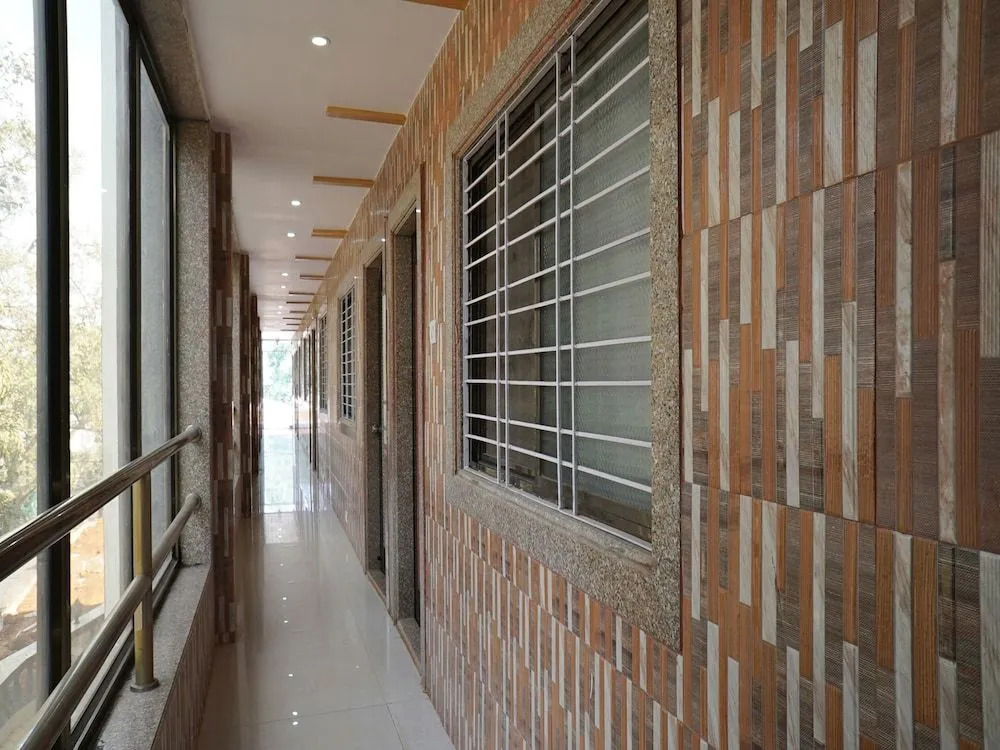 OYO 13902 Orient Bay Inn