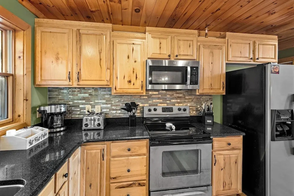 Beech Mountain Breeze - Views, pet Friendly, hot Tub, Sleeps 14