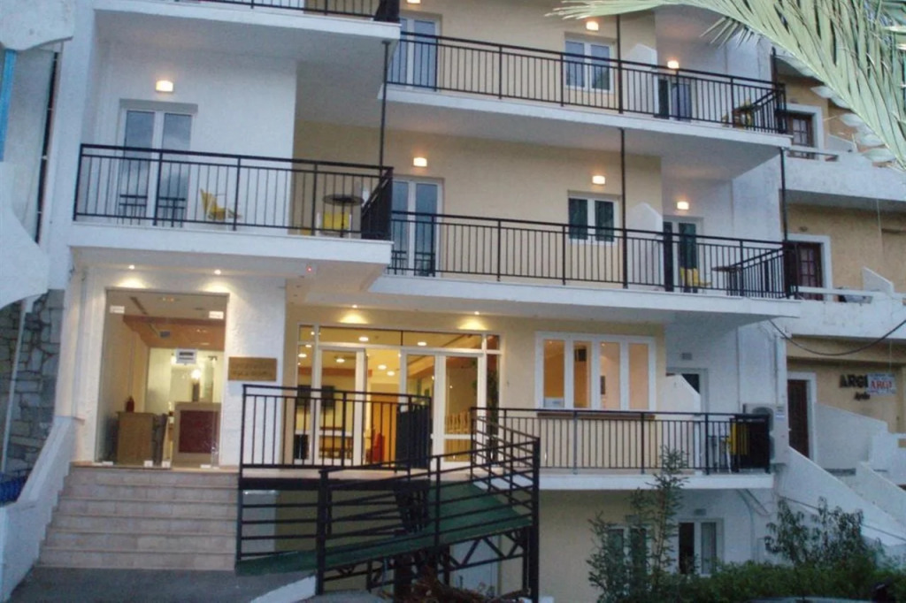 Haris Apartments