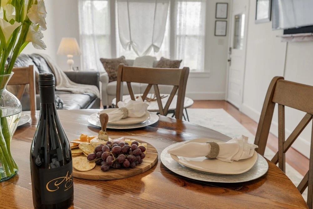 New! Charming Haus Near to Main St!