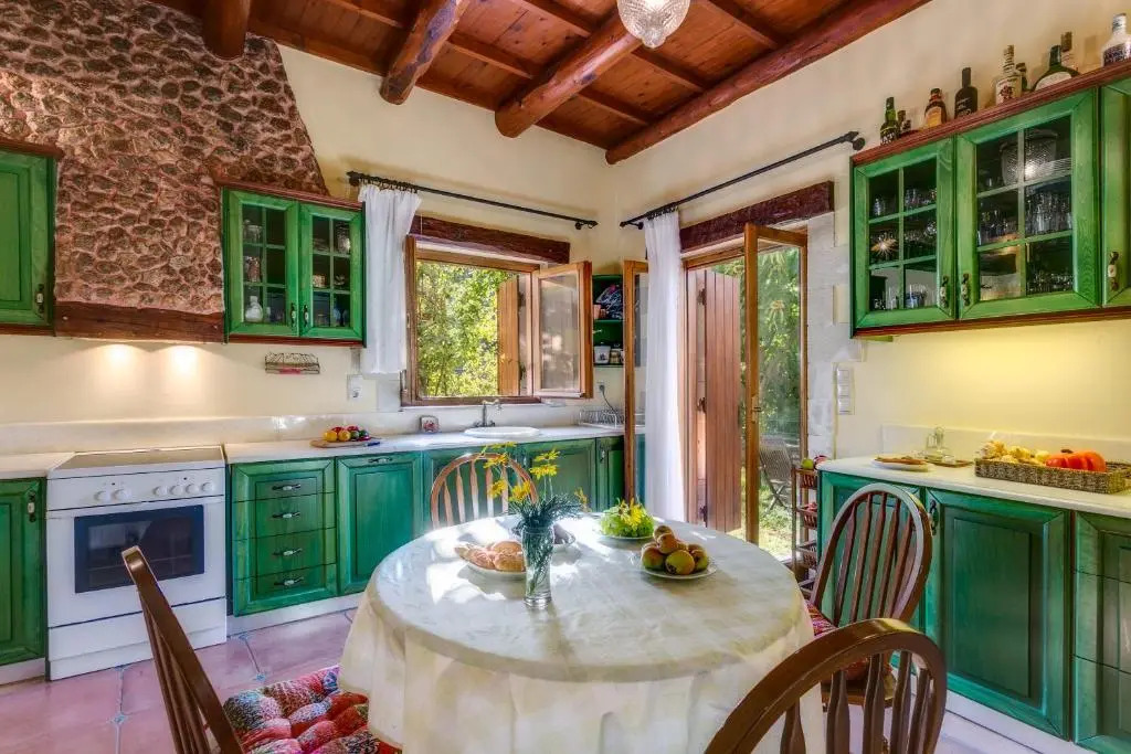 Ifigenia Lux MAISONETTE in oldtown and Villas in theriso vilage 14 km outside of chania