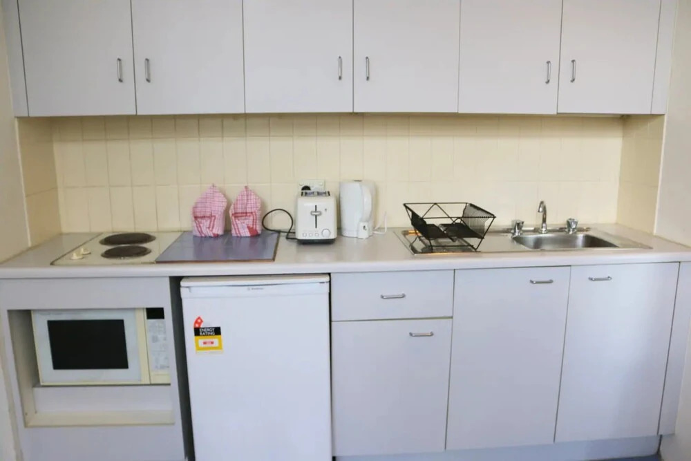 Cosy Newtown Studio Apartment With Swimming Pool