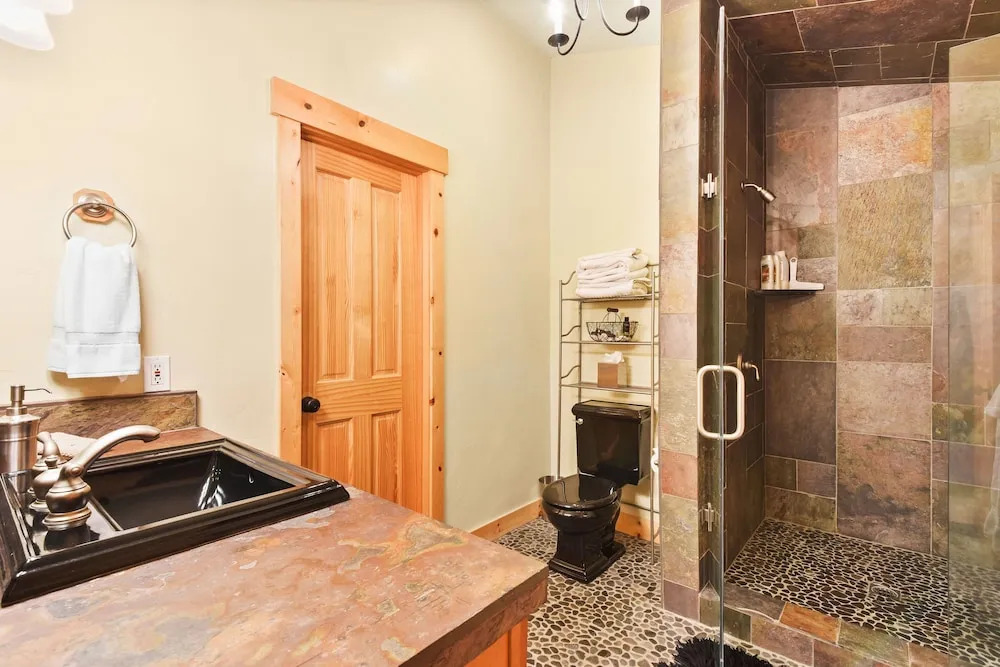 Luxe Mountain Haven In The Heart Of Tahoe Donner 3 Bedroom Home