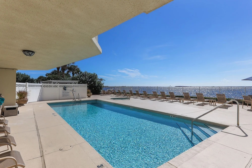 Waterview Yacht Club 532 is a 3 BR with Stunning views of the Pass by RedAwning