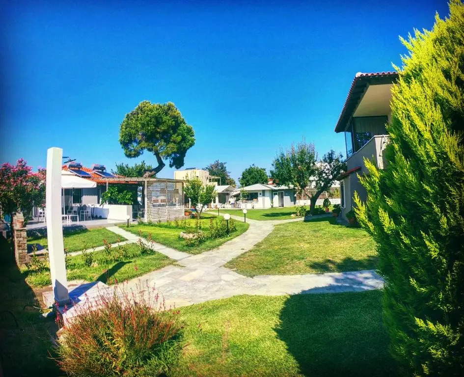Zinozis Beach Apartments
