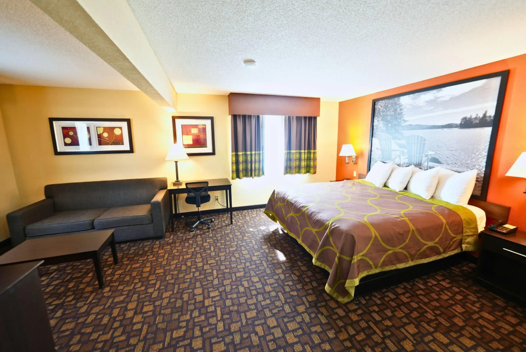 Super 8 by Wyndham Clive IA