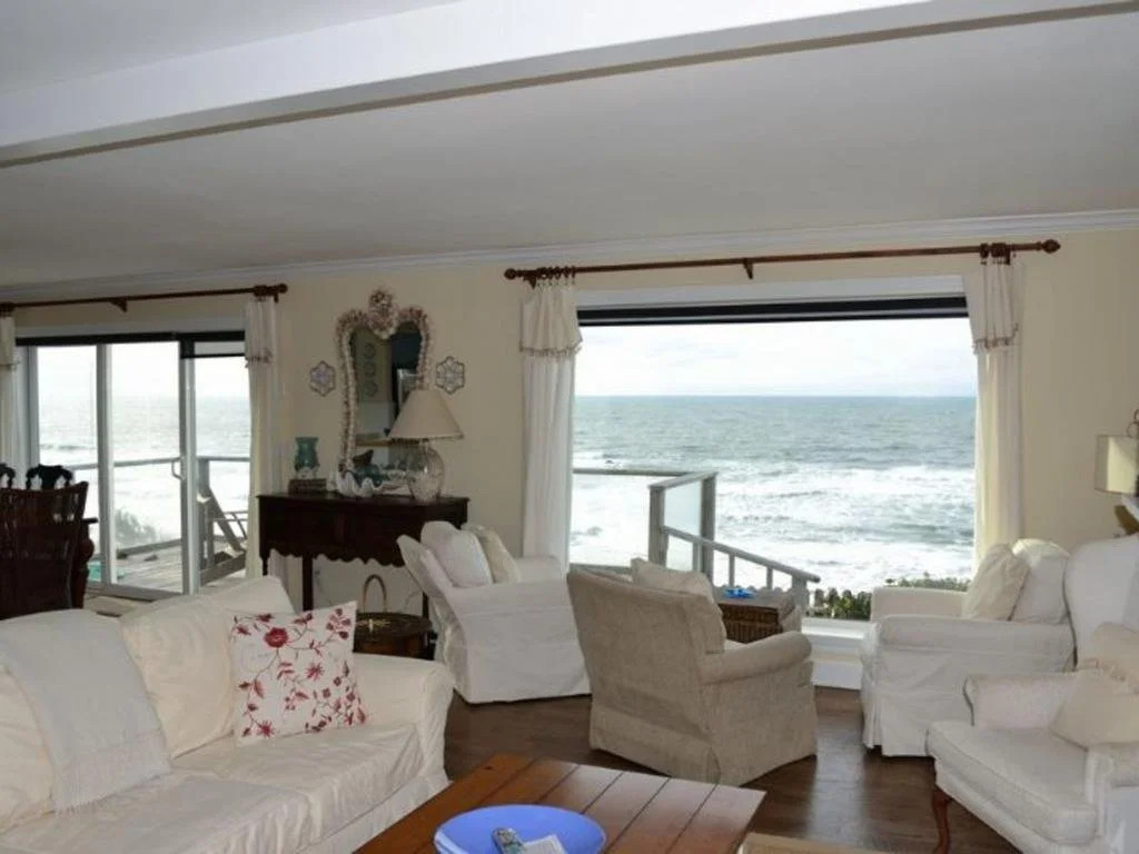 Sea Cliff 3 Br cottage by RedAwning