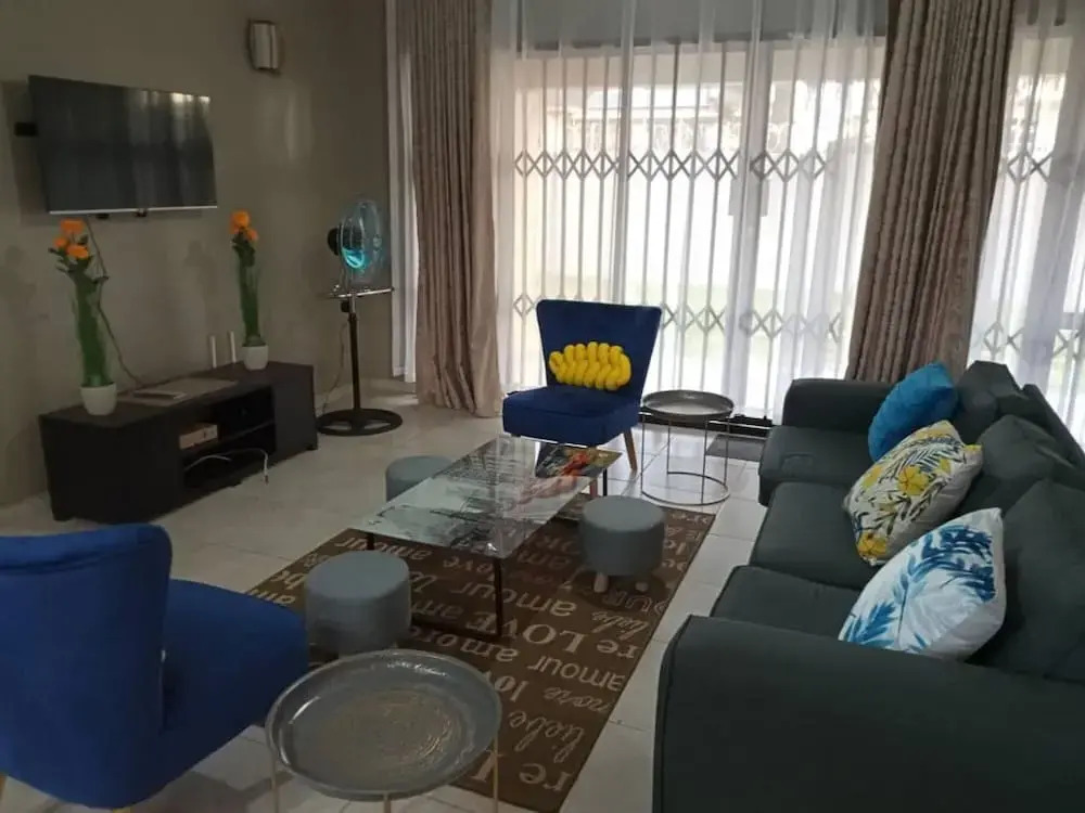 Luxurious 3 bed House Modern Open Plan- Borehole - 2046