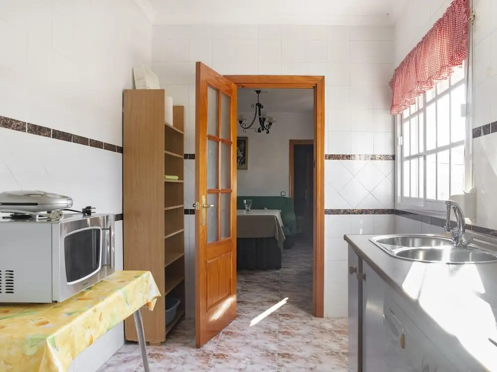 Quaint Holiday Home in El Bosque near Forest