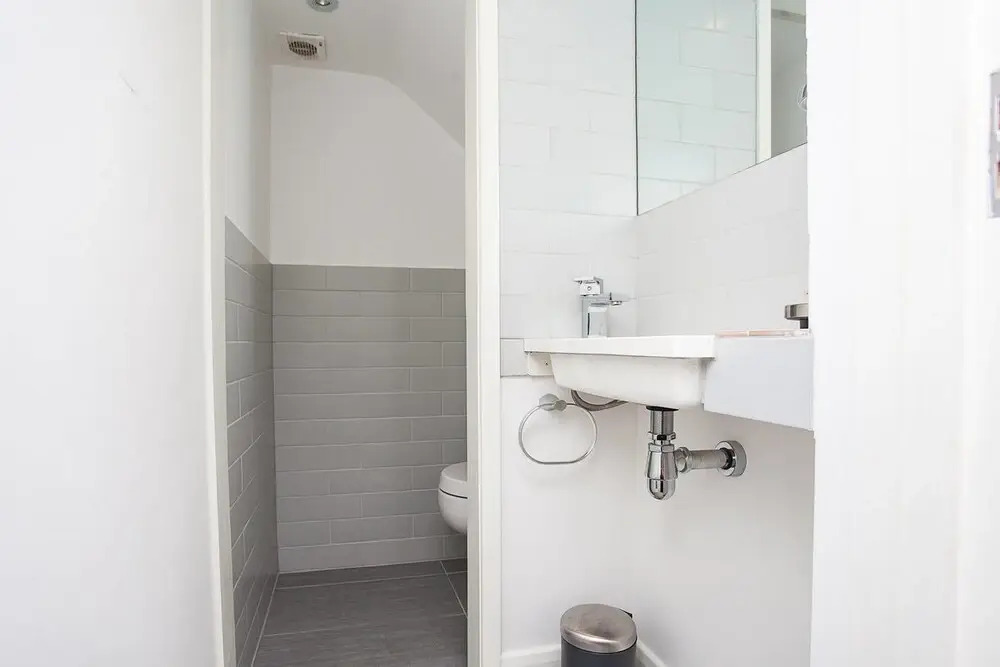 Modern 2 Bedroom House With Parking