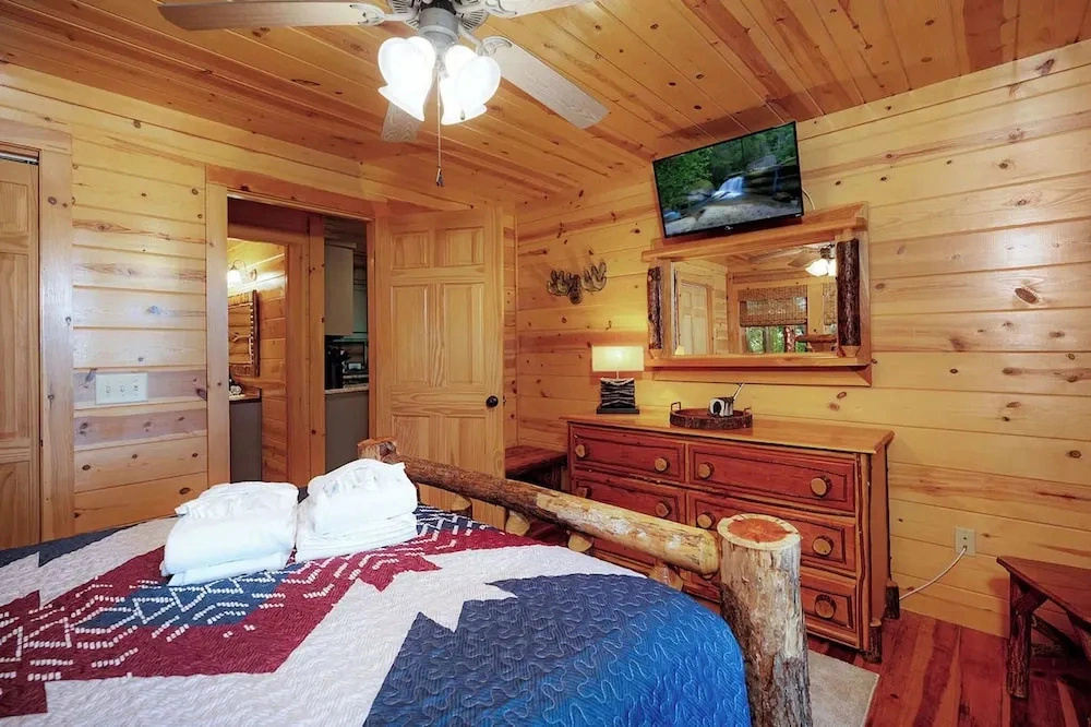 Whippoorwill Calling - Endless Mountain Views, Hot Tub and Fire Pit