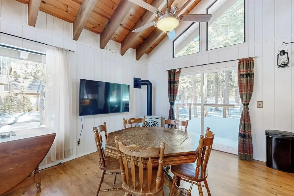 < 2 Mi to Tahoe Donner Ski Resort: Serene Retreat