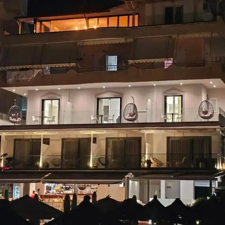 Ares Beachfront Luxury Rooms