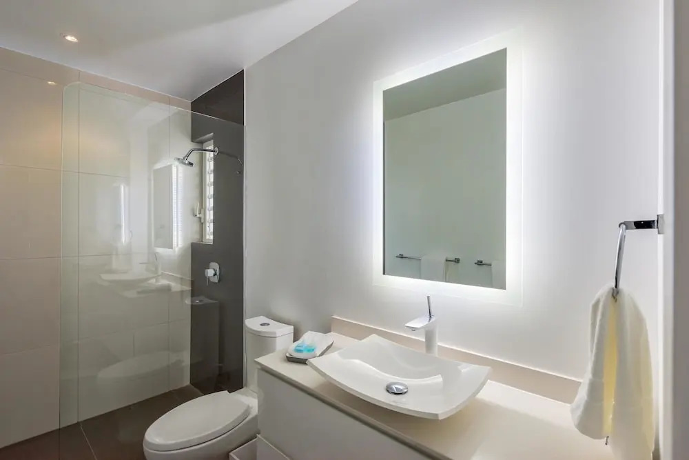 Modern Ocean View Villa, Huge Lap Pool, AC, Free Wifi, Sat TV, Beach Access