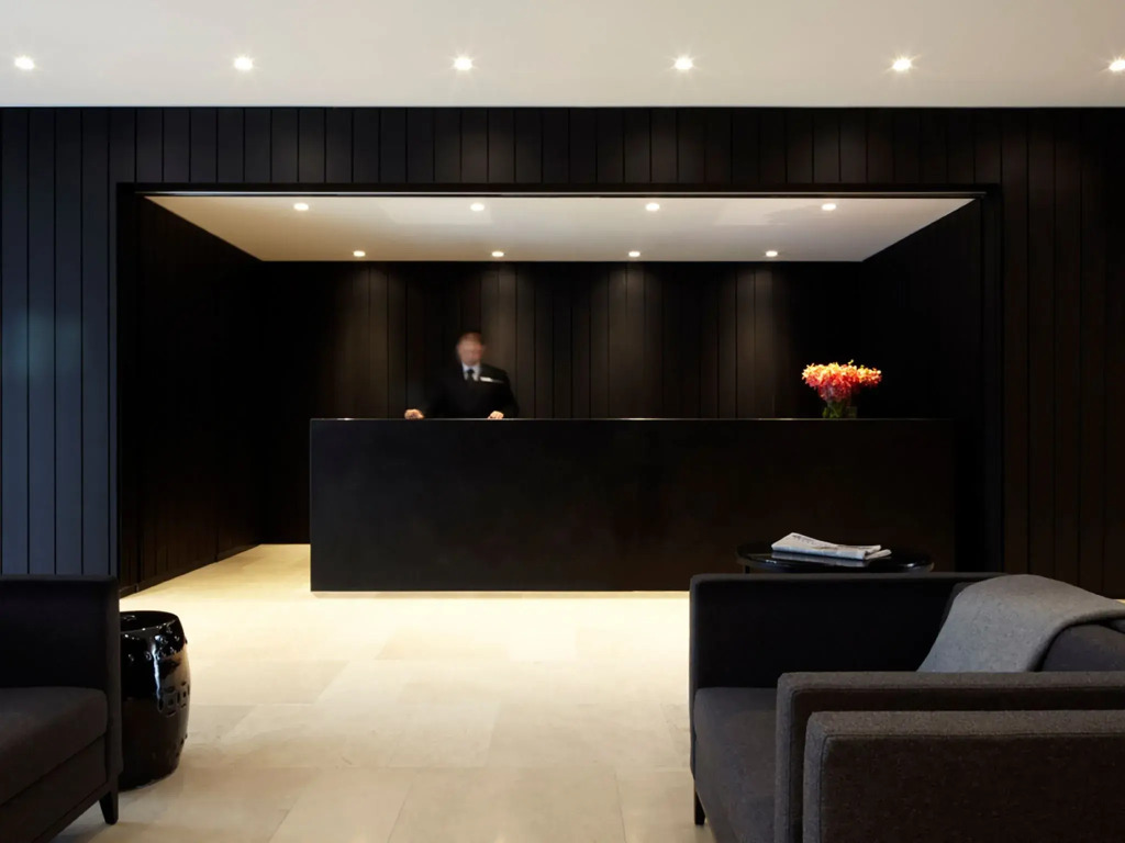 Burbury Hotel & Apartments