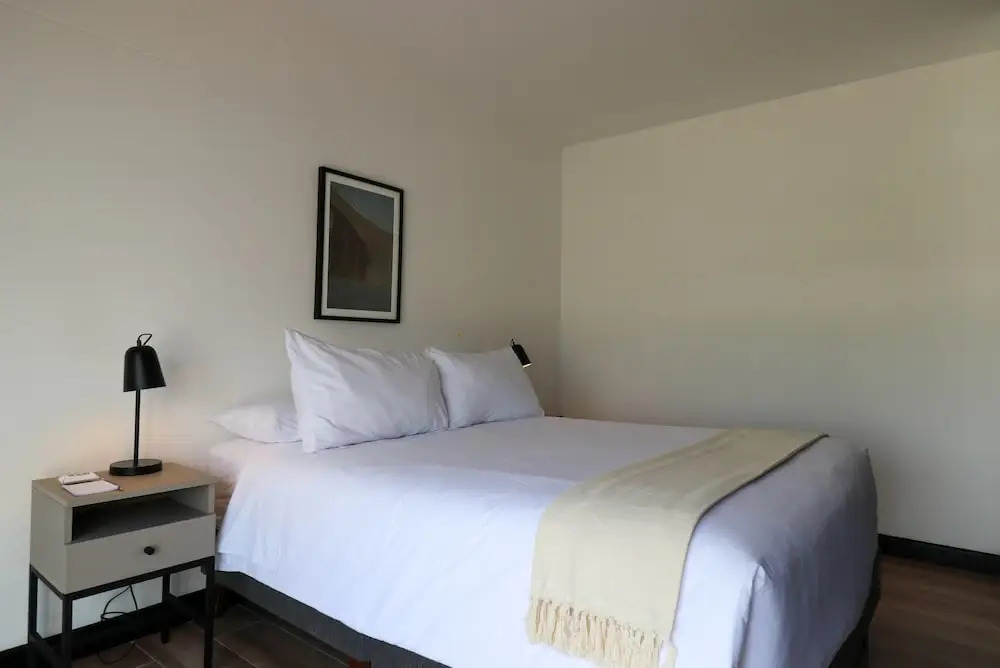 w Sunlit 1BR in the Heart of San Isidro