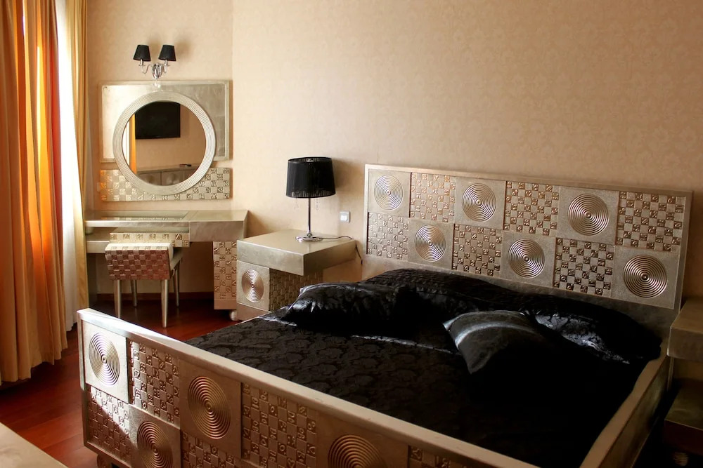 Rena Hotel