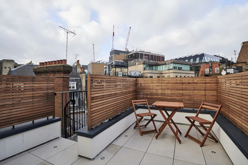 Lovely Mayfair Suites by Sonder