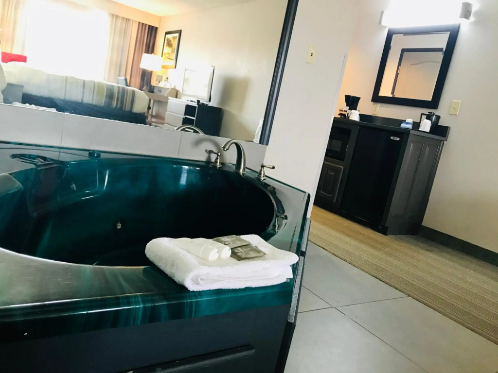 Country Inn & Suites by Radisson, Warner Robins, GA