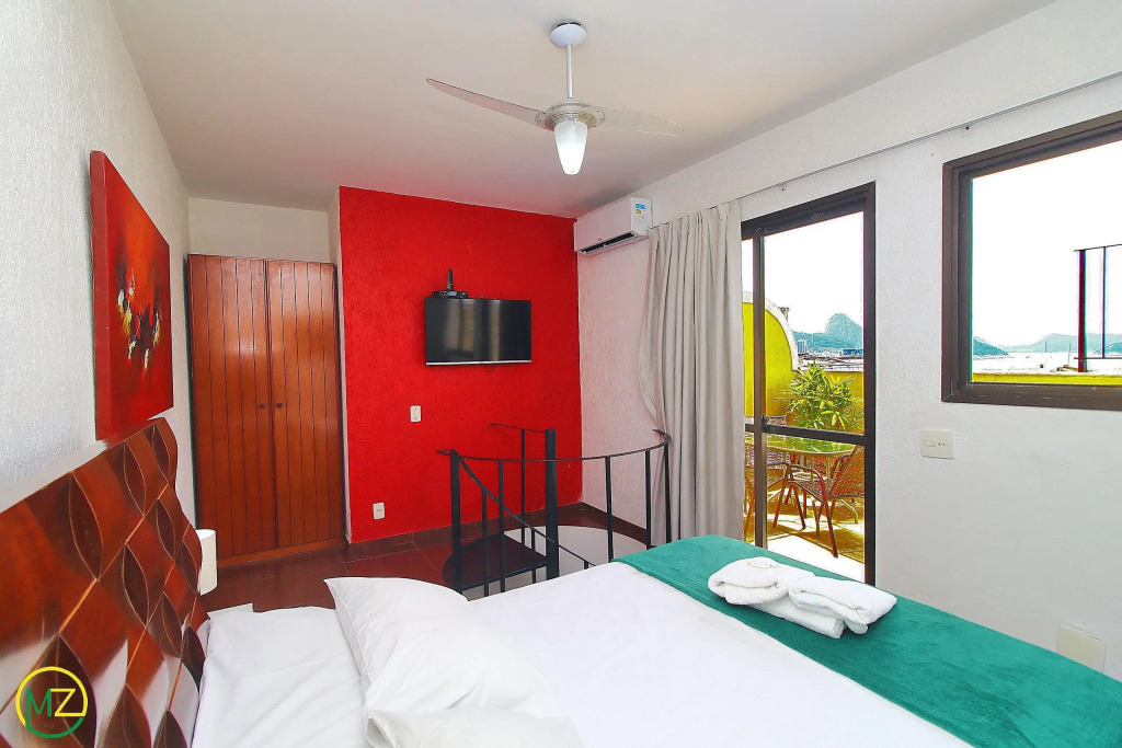 Linda Cobertura duplex com varanda e piscina e proximo da praia de Copacabana!
